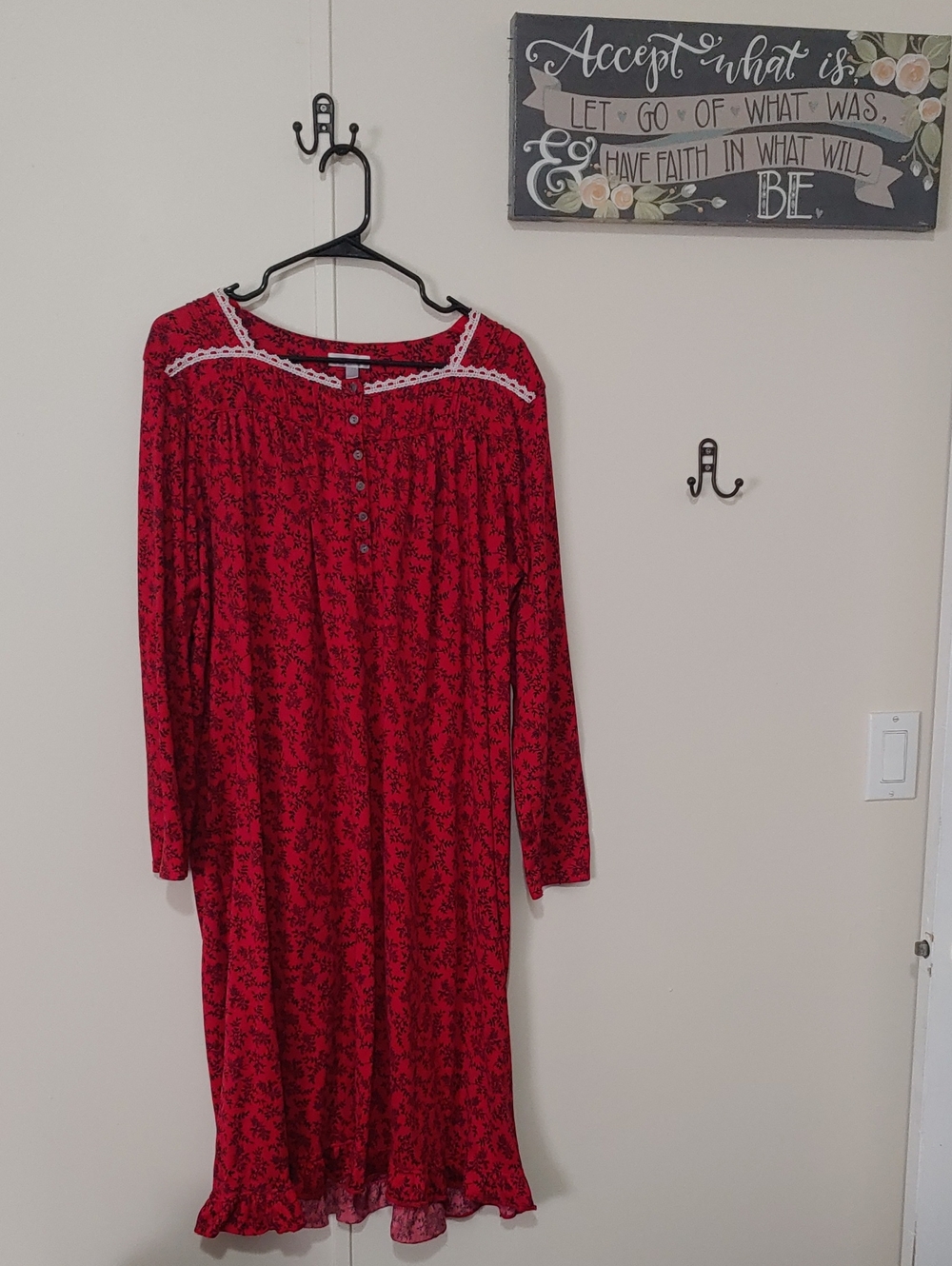 Secret Treasures Multiple Sizes Gorgeous Red & Black Long sleeve Nightgown